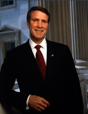 Frist succeeds in getting anti-online gambling bill passed.
