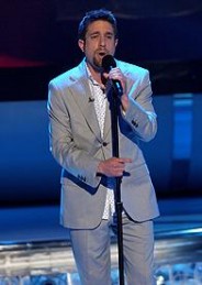Elliot Yamin performing on American Idol.